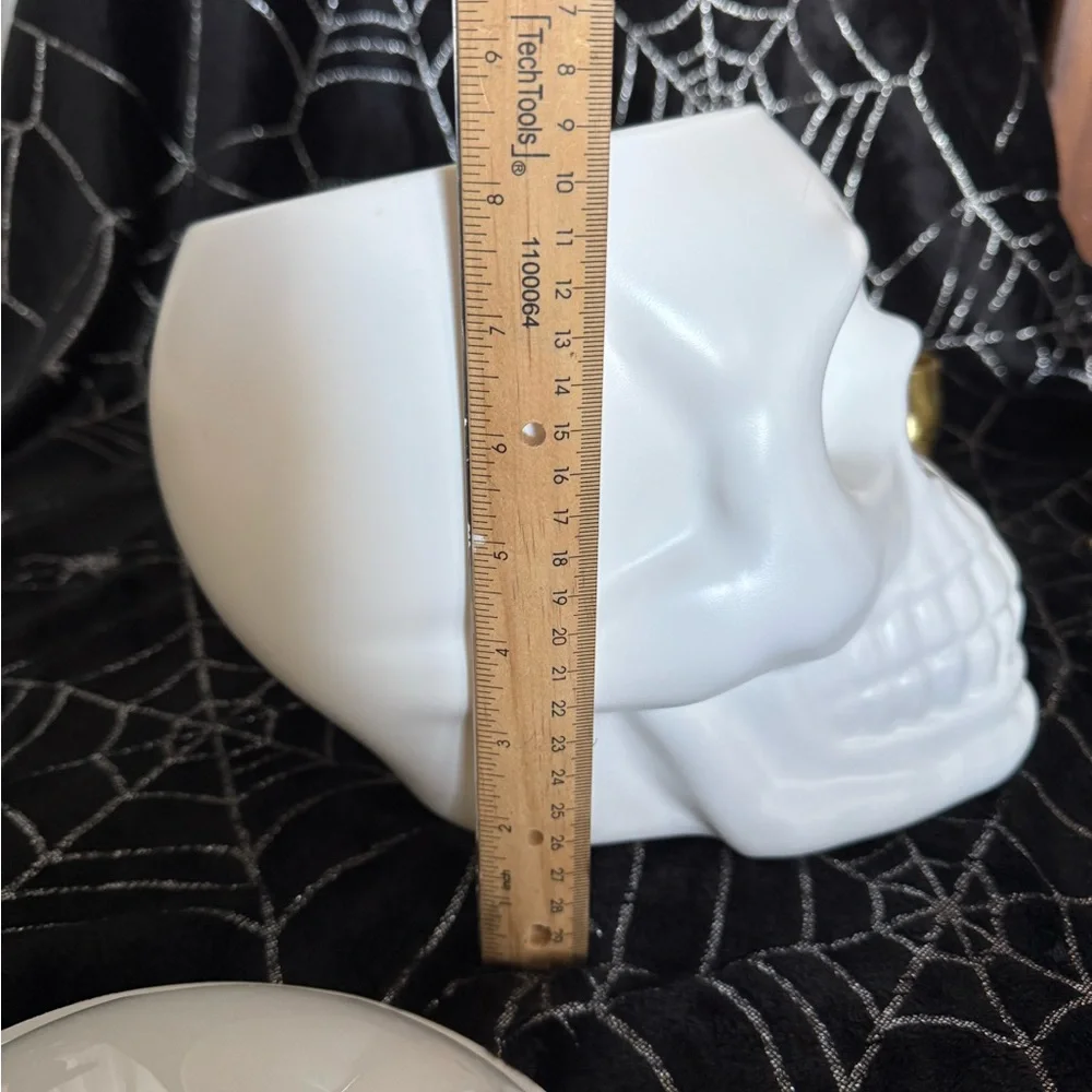 White‎ Skull Plastic Blow Mold Cookie Jar